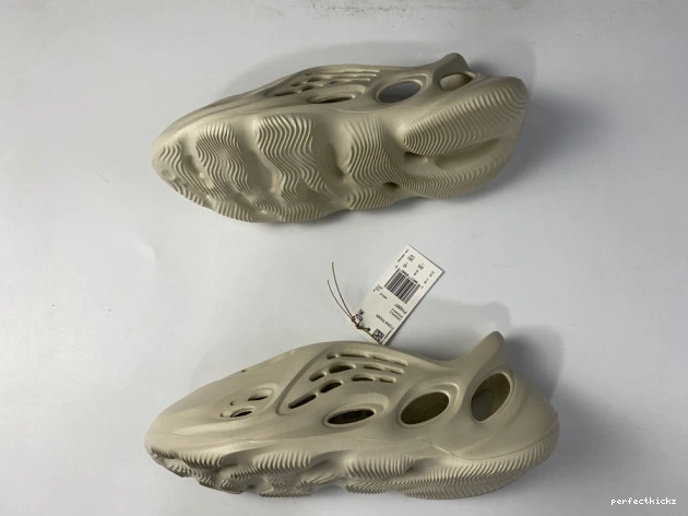 Yeezy FY4567 Foam Sand Adidas RNNR 0807